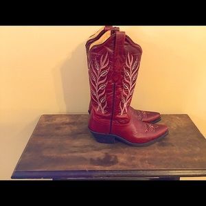 Womens Old West Red Fashion Cowboy Boots - snip toe